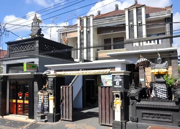 Denays House ゲストハウス ジンバラン