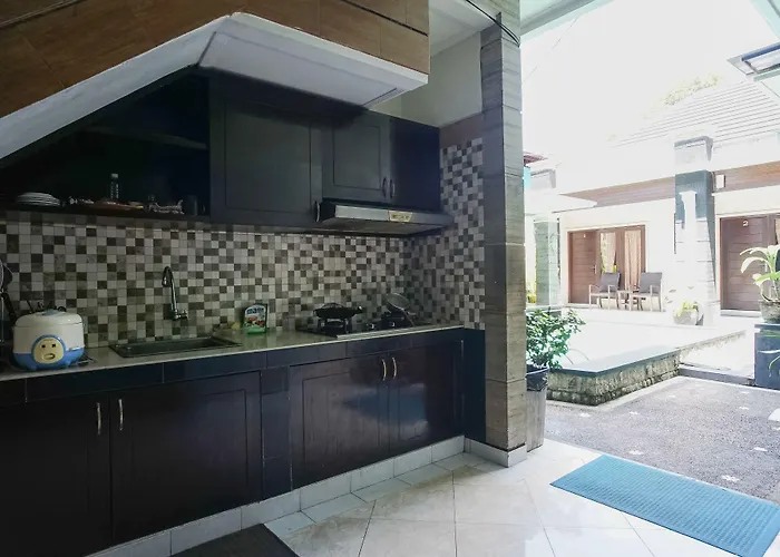 Denays House 3* ジンバラン